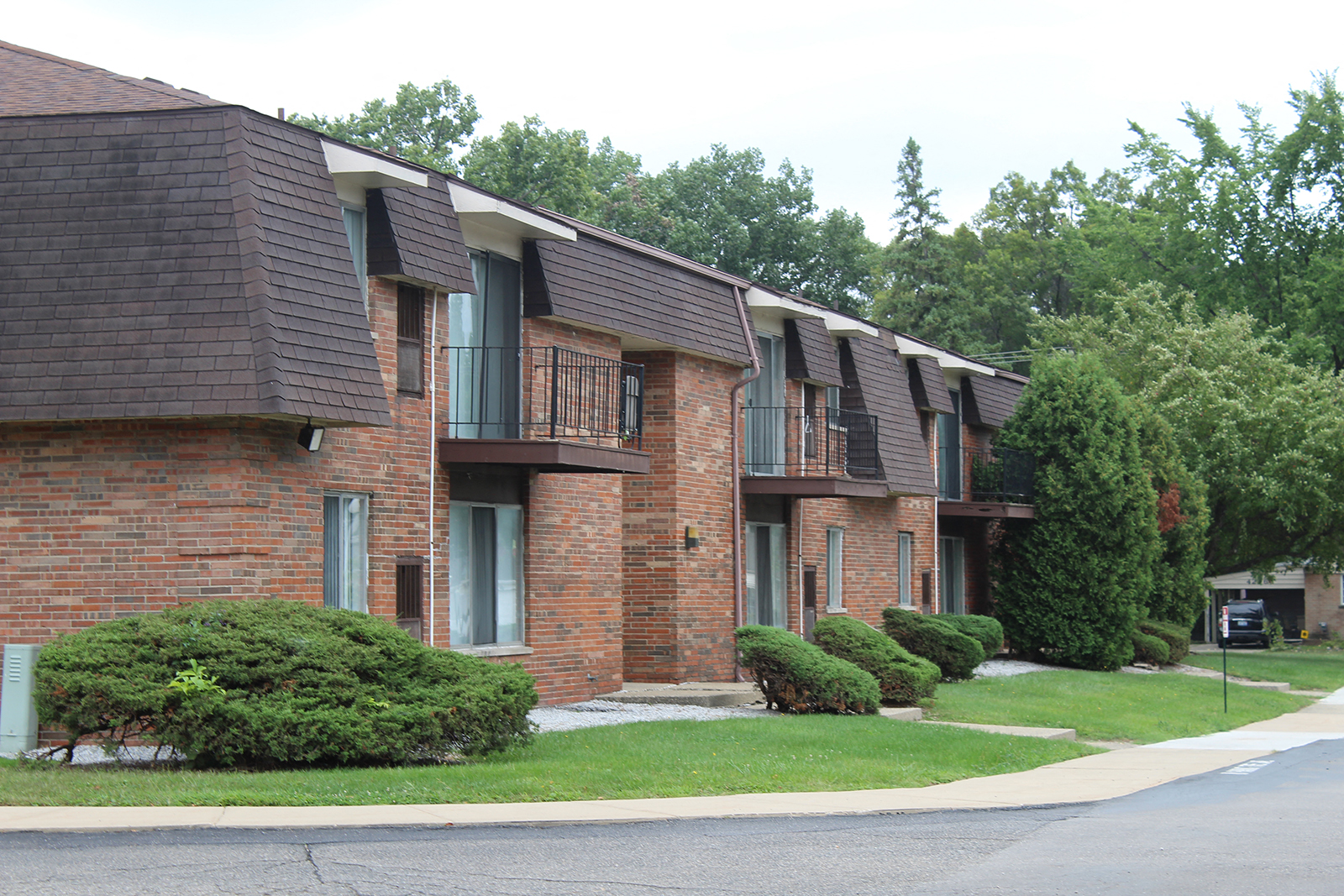 Warren Woods Apartments in Warren, MI